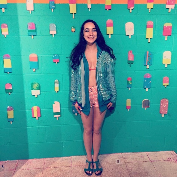 Meet your Posher, Megan - Picture 2 of 2